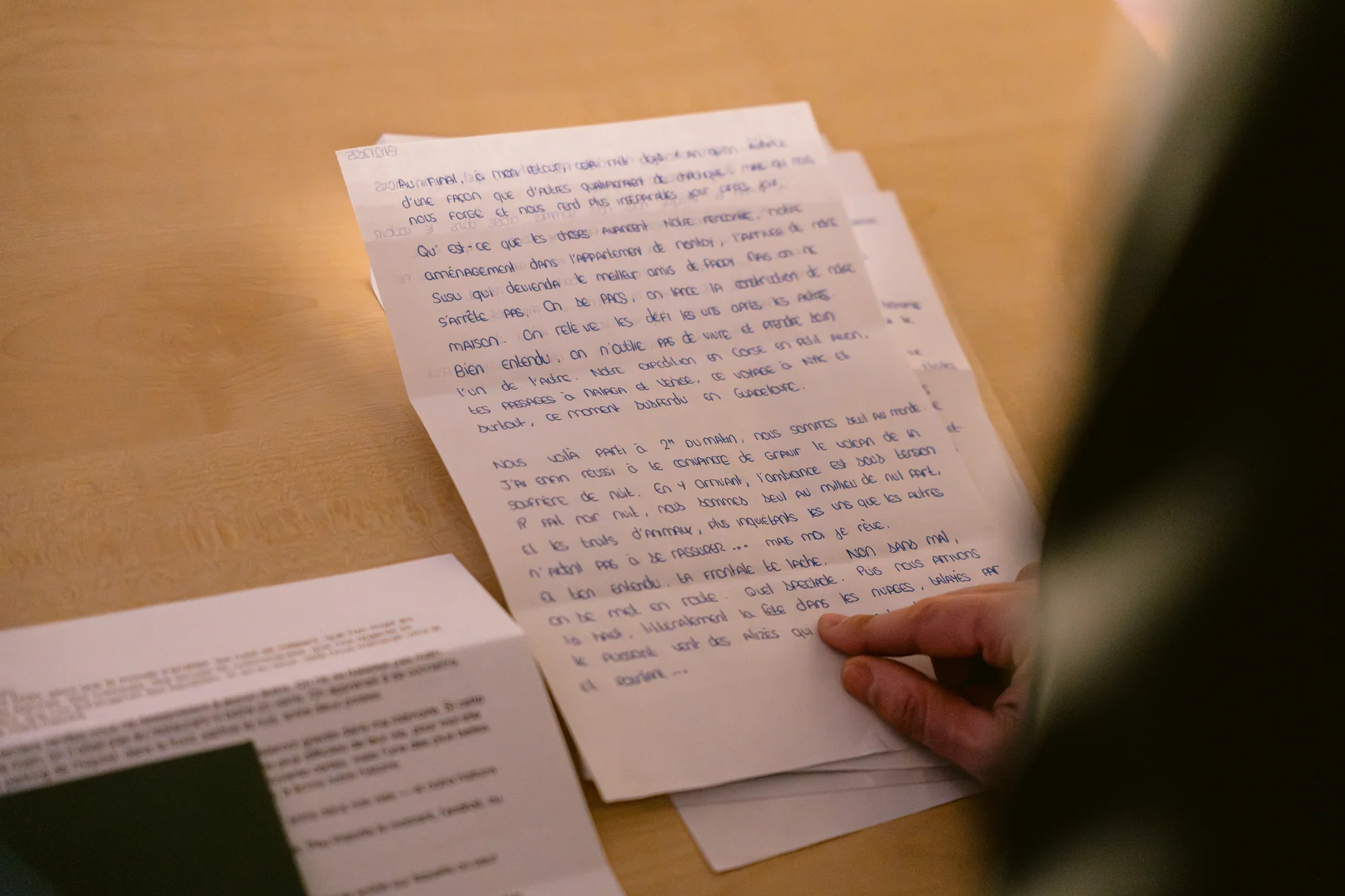 Les vœux manuscrits tenus pendant la cérémonie