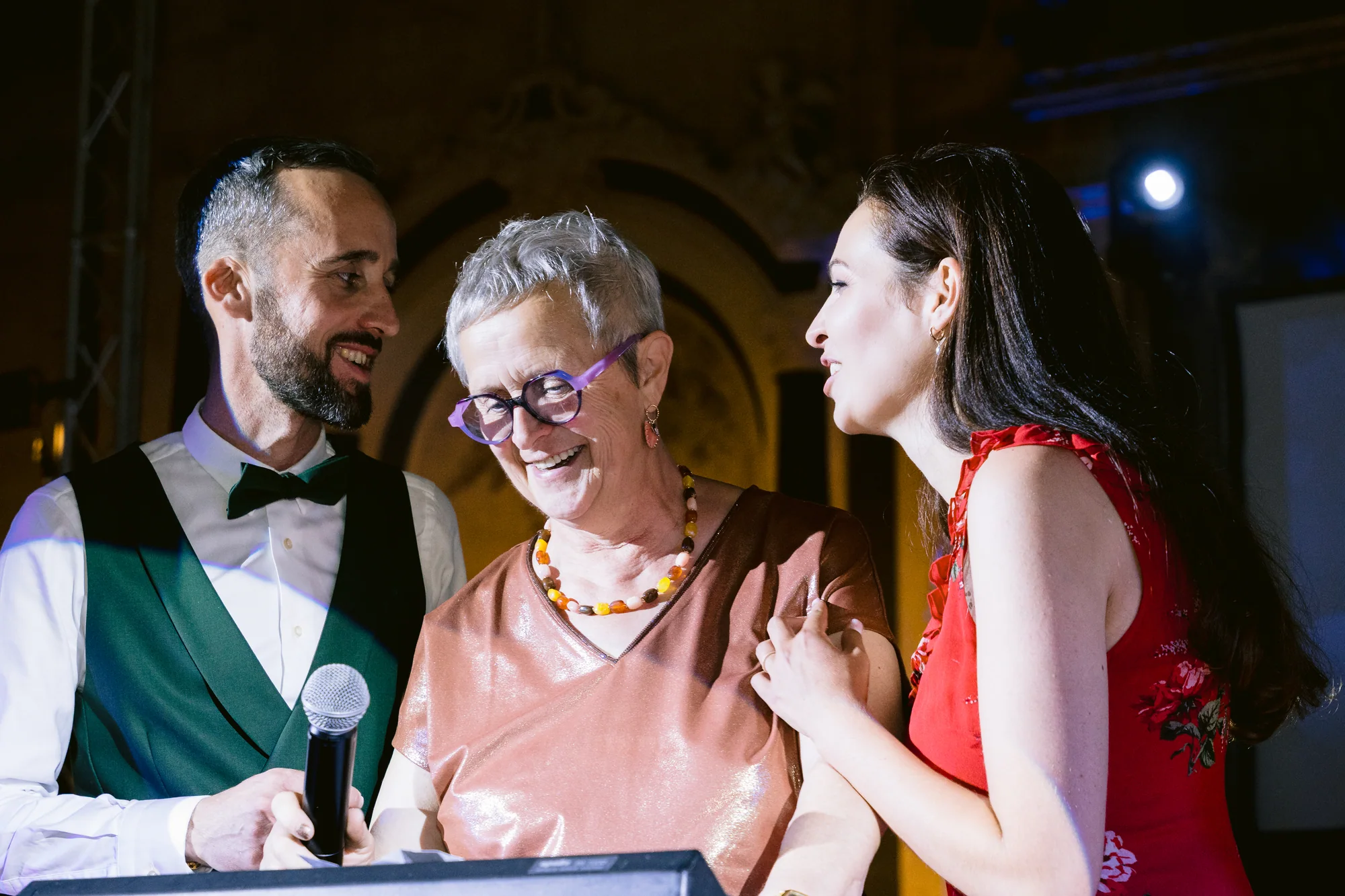 Un moment de sourire pendant les discours