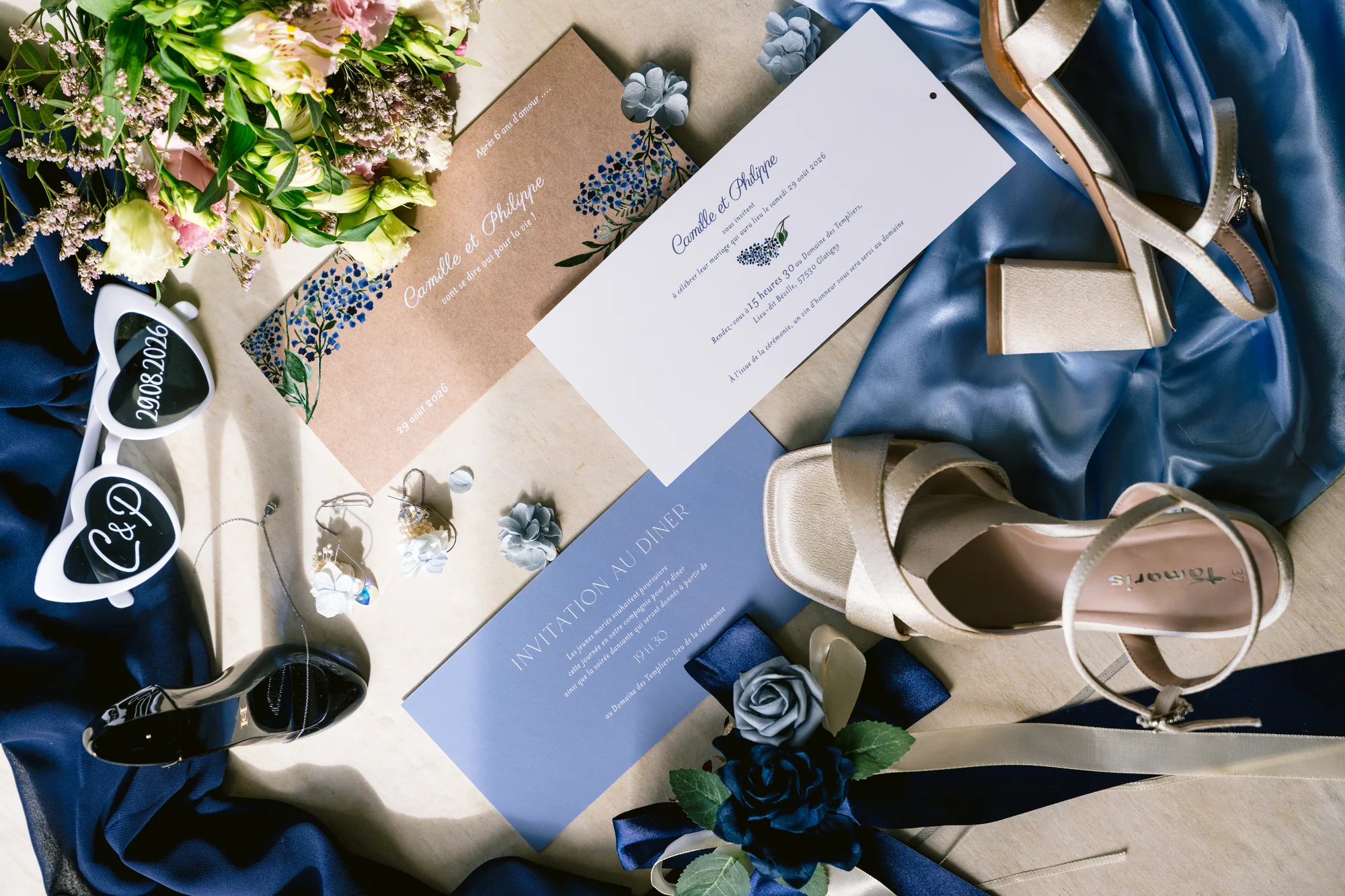 Papeterie, accessoires et fleurs des préparatifs